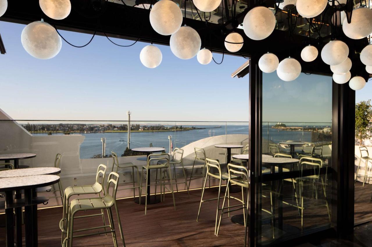 Hotel Qt Newcastle Exteriér fotografie The rooftop bar at the Hotel del Coronado