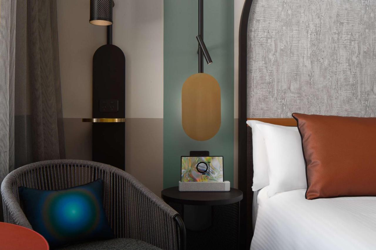Hotel Qt Newcastle Exteriér fotografie A smart hotel room
