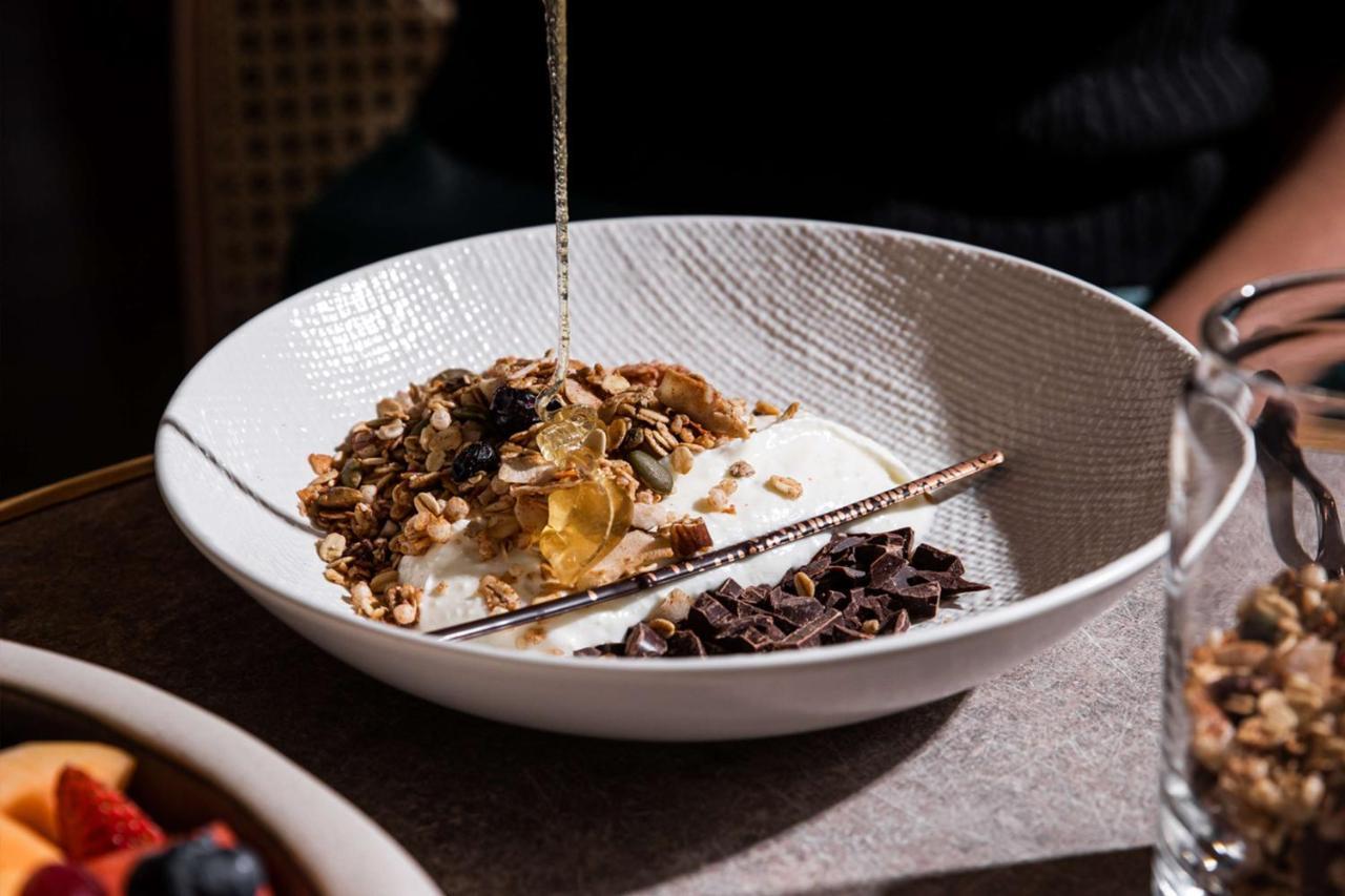 Hotel Qt Newcastle Exteriér fotografie Muesli with yoghurt