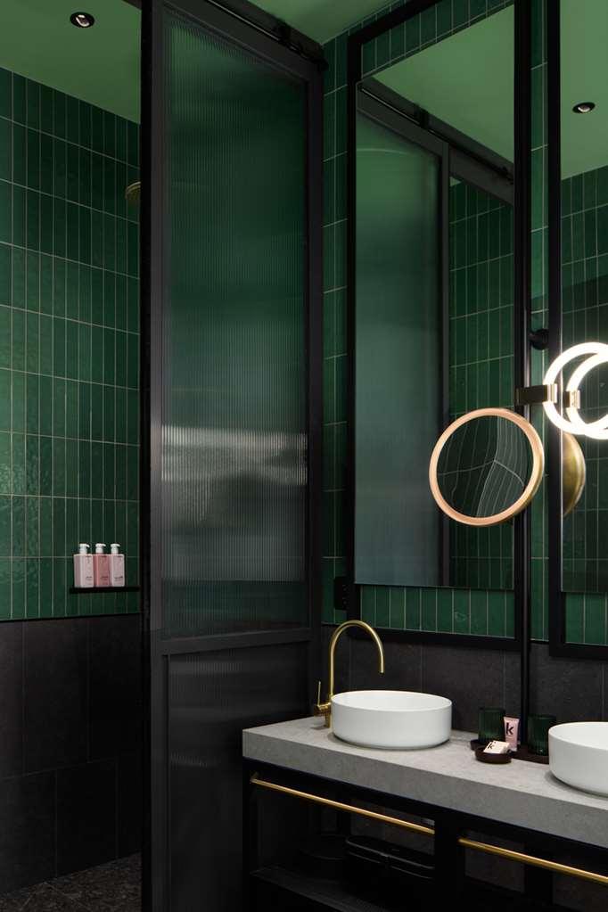 Hotel Qt Newcastle Exteriér fotografie Bathroom